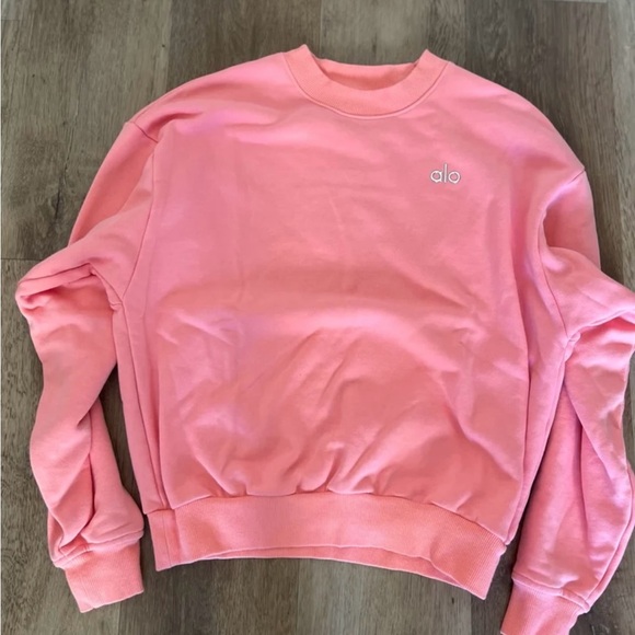 ALO Yoga Tops - ALO Accolade Crewneck Sweatshirt-Strawberry lemonade